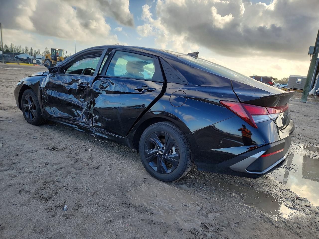 2025 Hyundai Elantra Sel Sport - zdjęcie 2