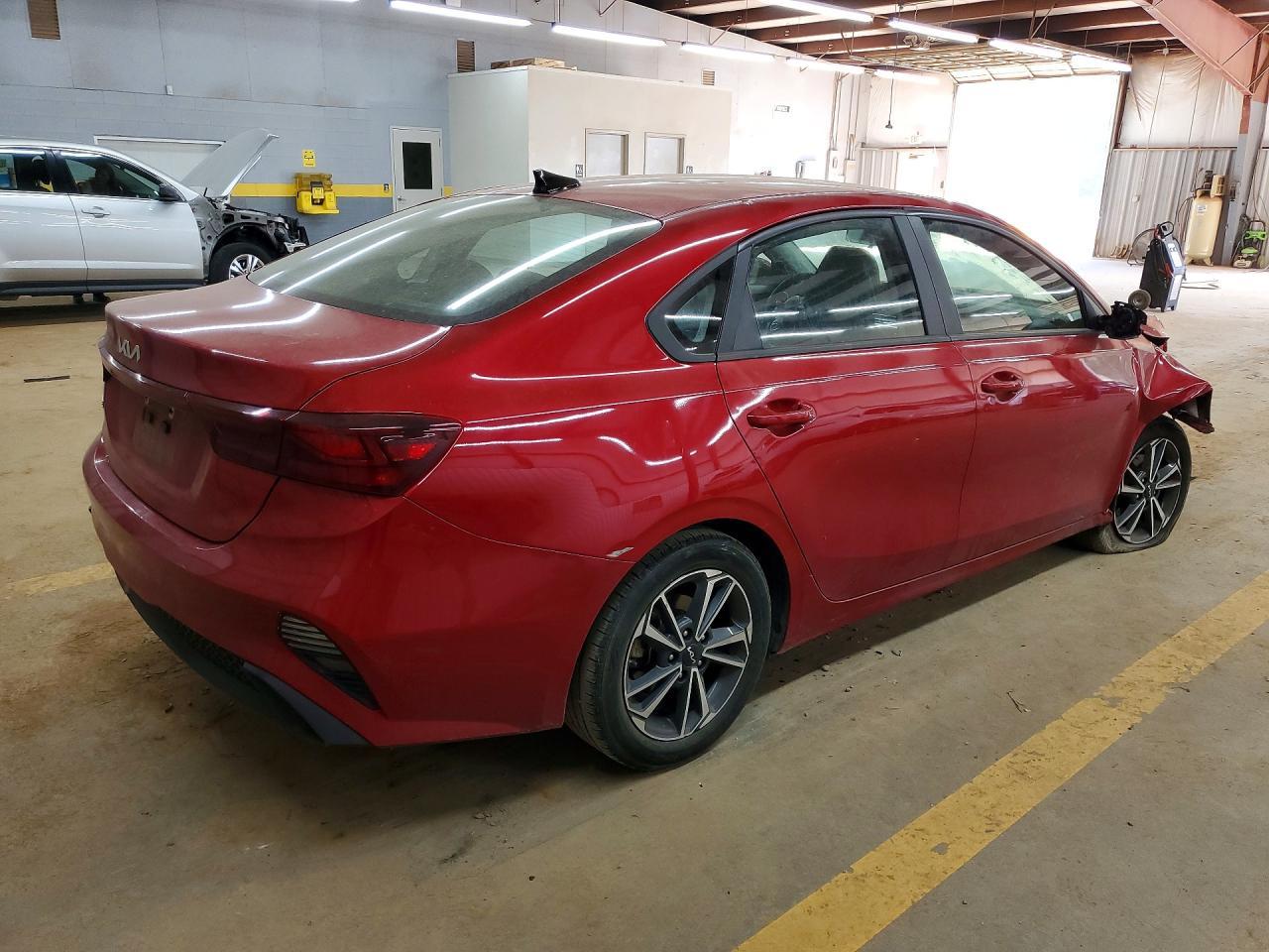 2023 Kia Forte Lxs - zdjęcie 3
