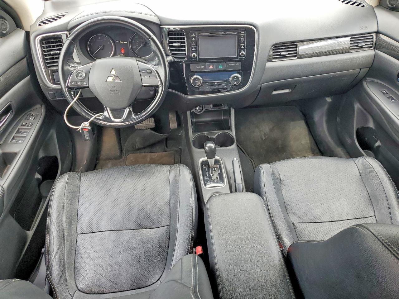 2016 Mitsubishi Outlander Se - zdjęcie 8