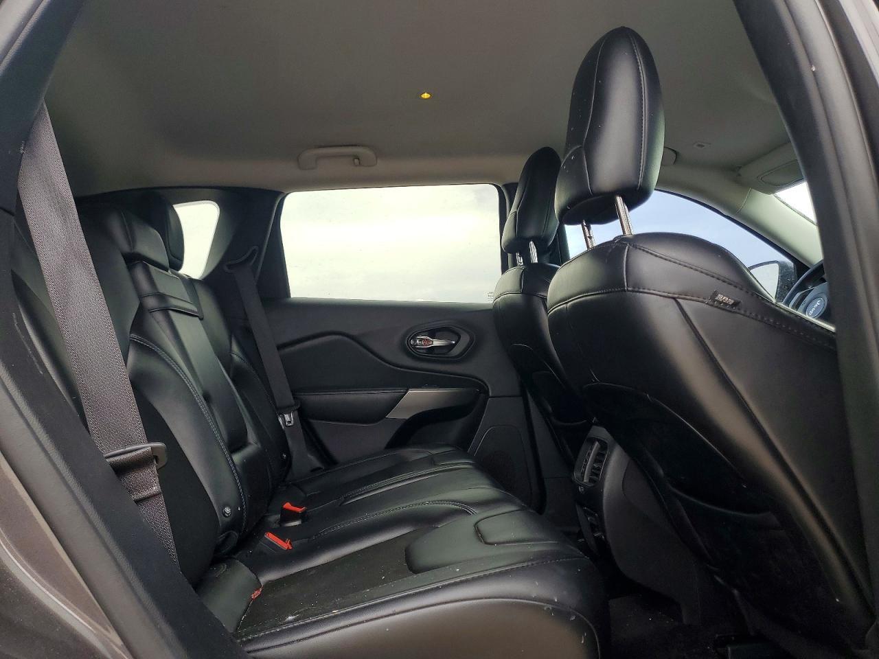 2019 Jeep Cherokee Latitude Plus - zdjęcie 11