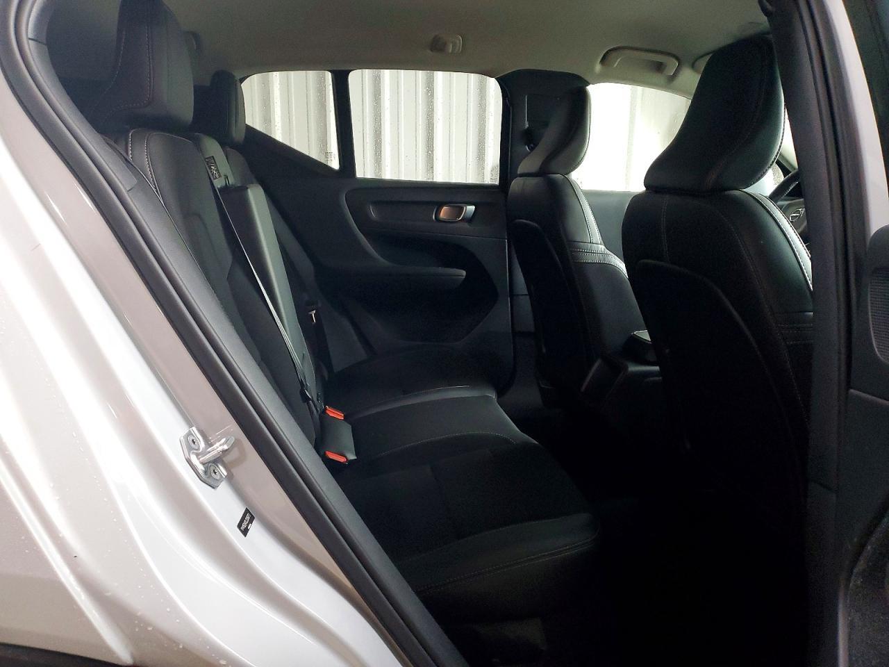 2020 Volvo Xc40 T5 Momentum - zdjęcie 11