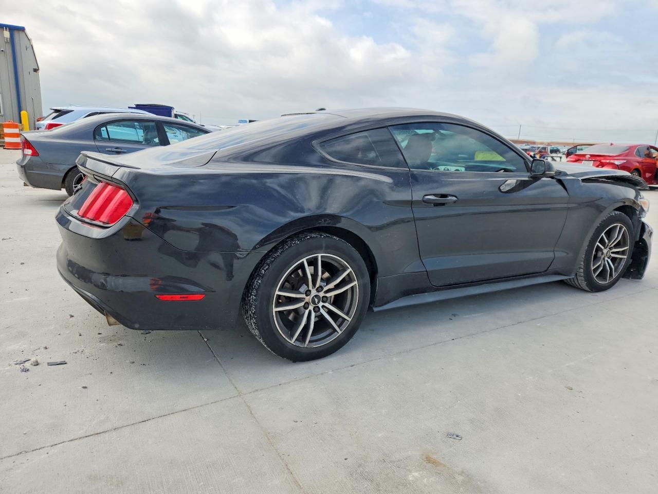 2017 Ford Mustang - zdjęcie 3