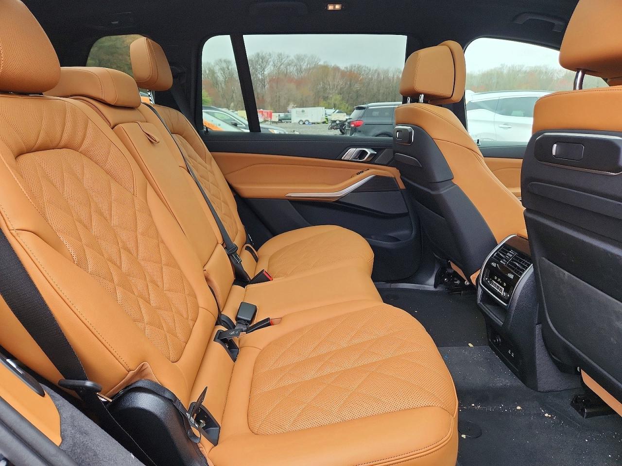 2026 BMW X7 xDrive40I - zdjęcie 11
