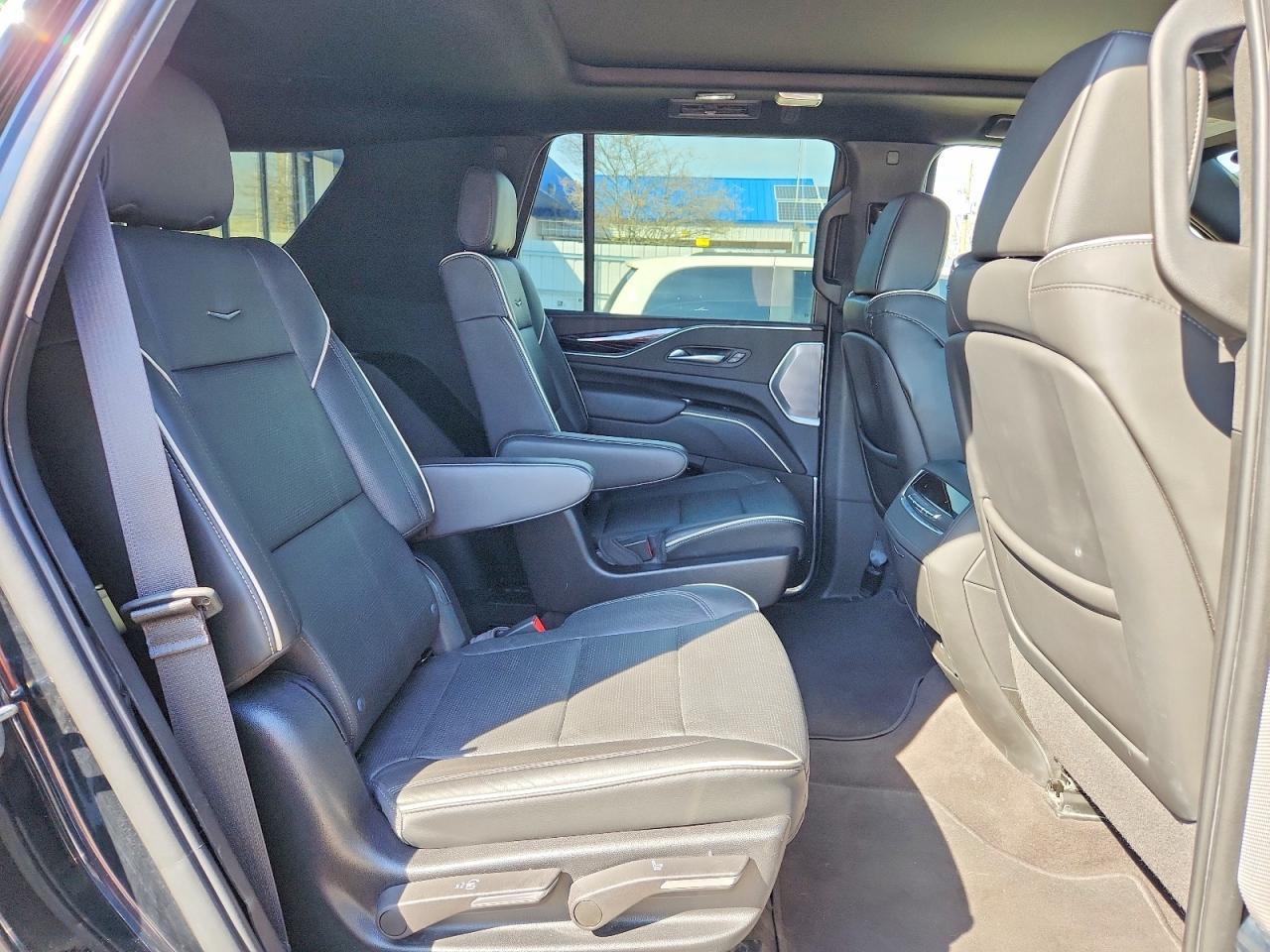 2023 Cadillac Escalade Sport - zdjęcie 11