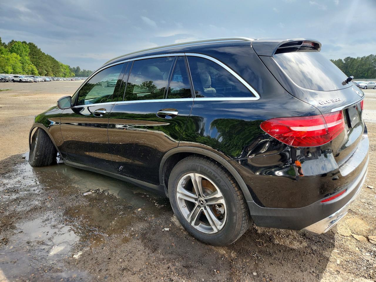 2019 Mercedes-Benz Glc 300 - zdjęcie 2