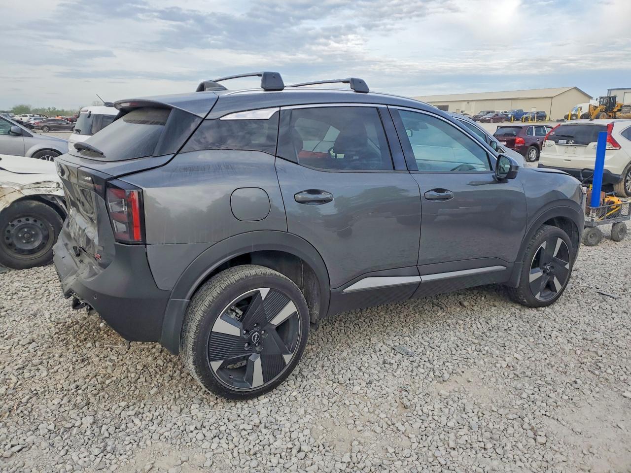 2025 Nissan Kicks Sr - zdjęcie 3