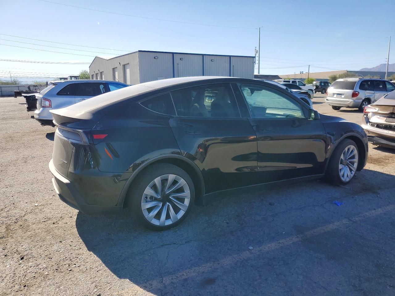 2026 Tesla Model Y - zdjęcie 3