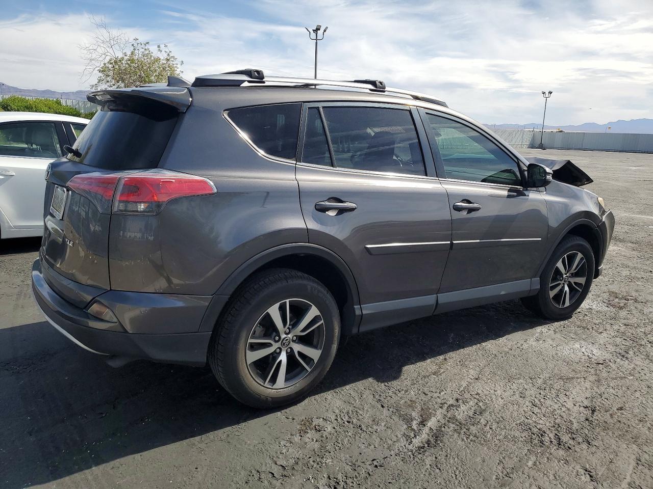 2017 Toyota Rav4 Xle - zdjęcie 3