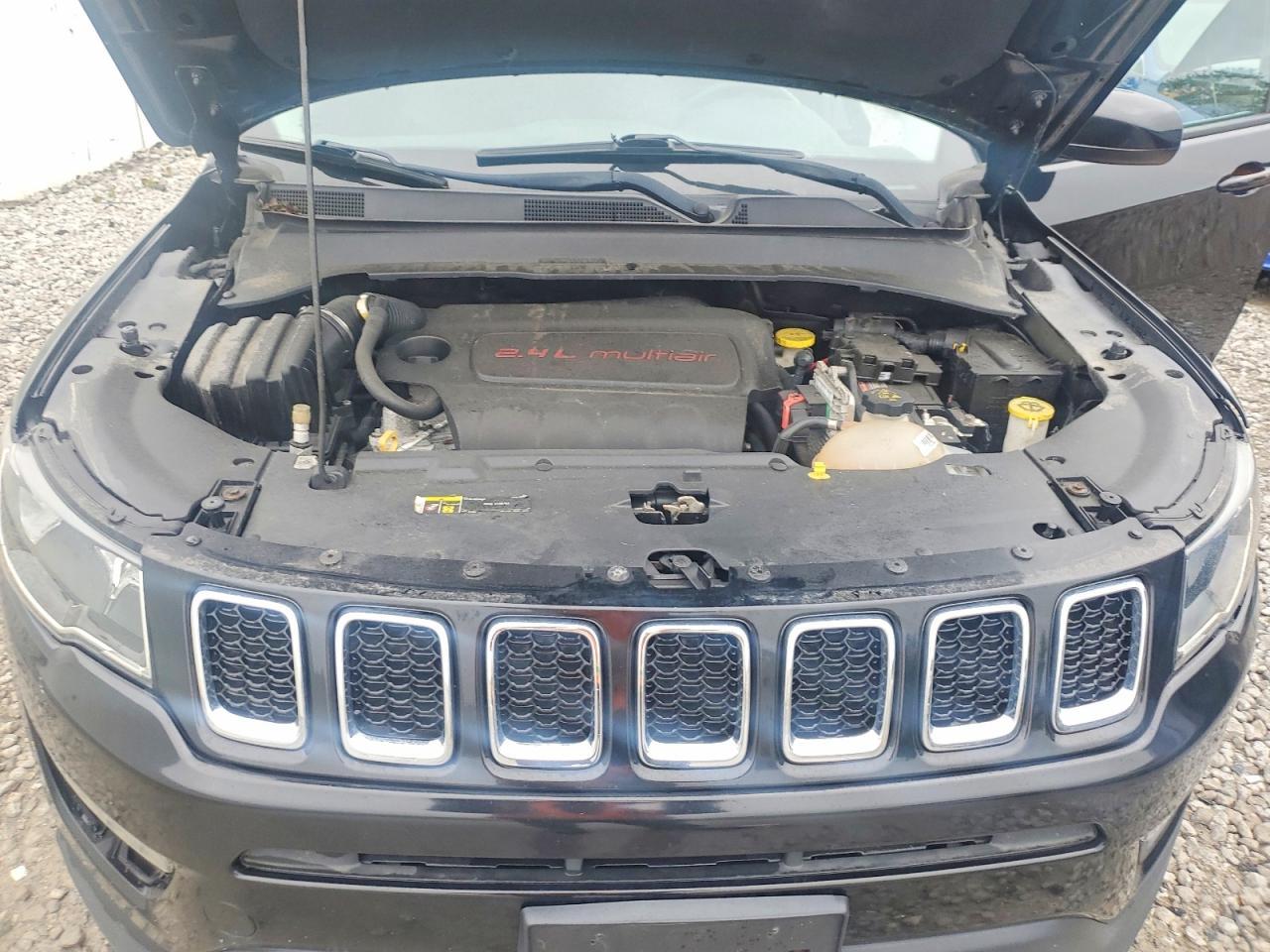 2017 Jeep Compass Latitude - zdjęcie 12