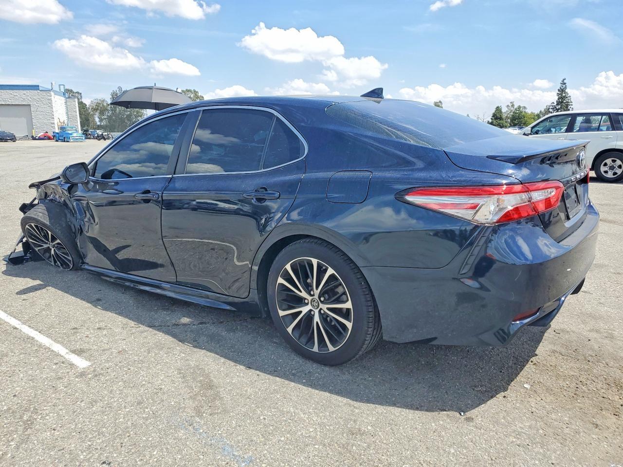 2019 Toyota Camry Se - zdjęcie 2