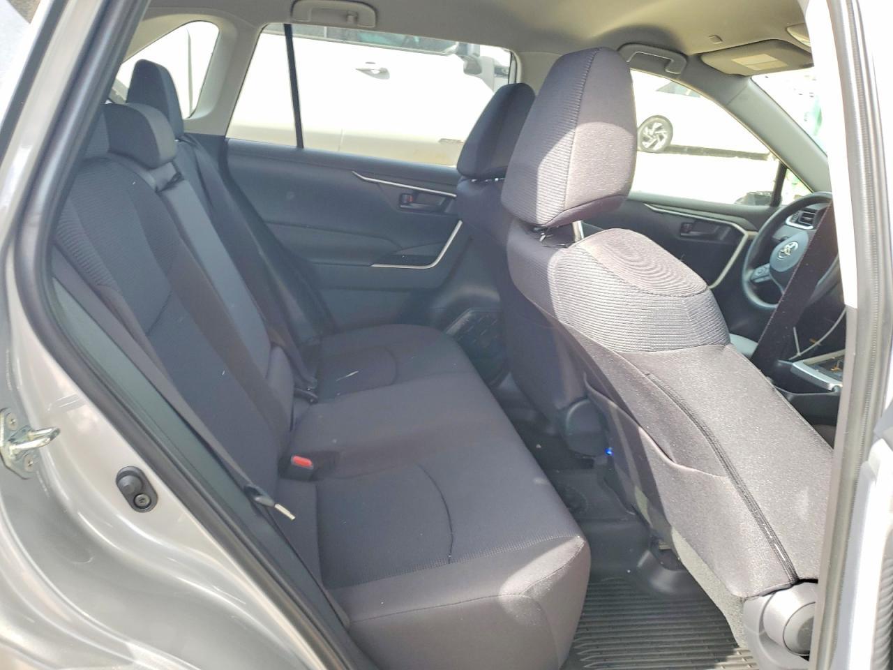 2025 Toyota Rav4 Le - zdjęcie 10