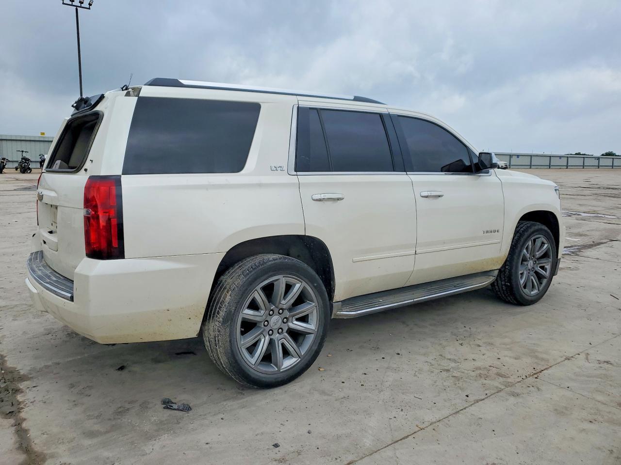 2015 Chevrolet Tahoe C1500 Ltz - zdjęcie 3
