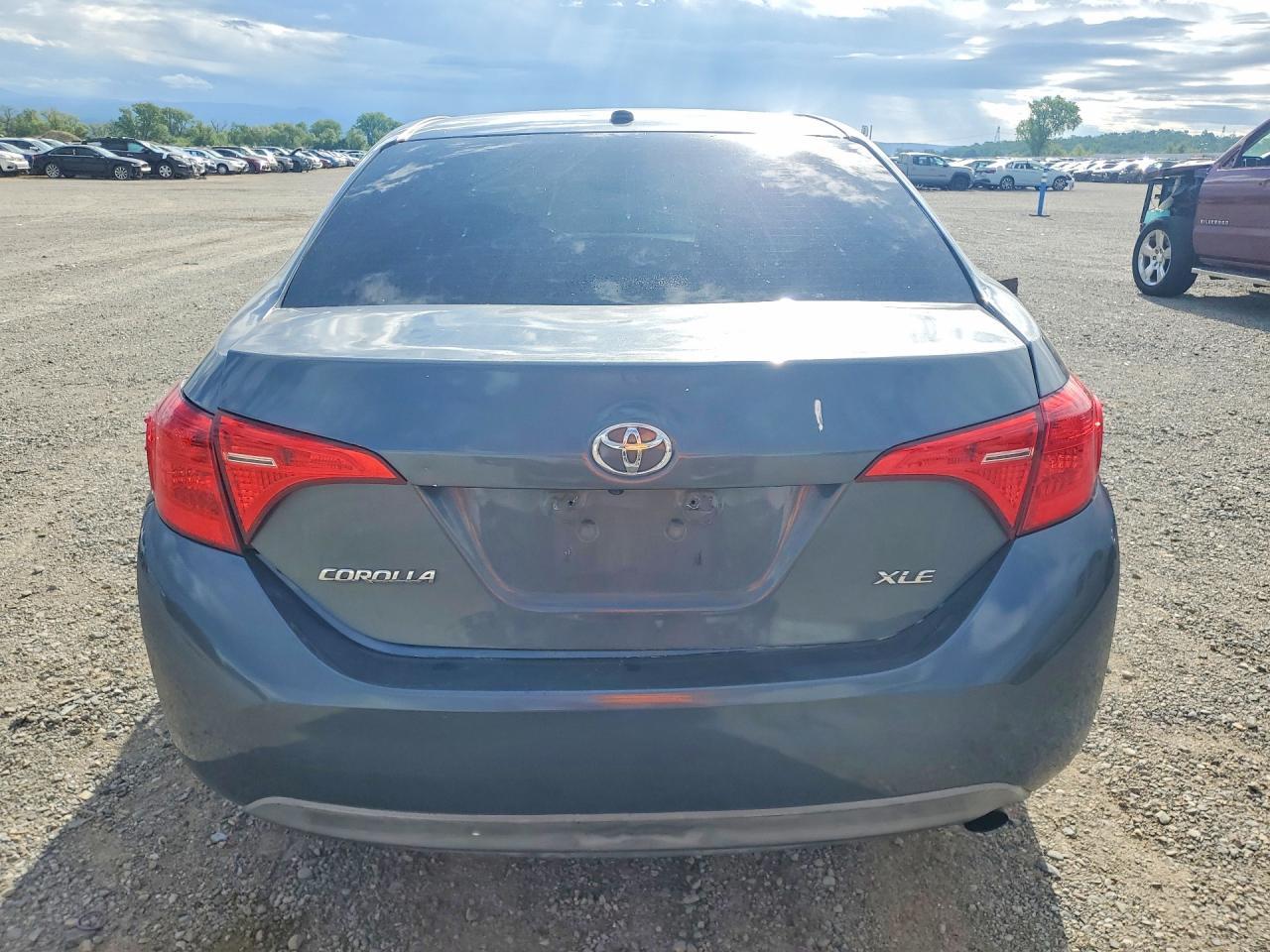 2017 Toyota Corolla Xle - zdjęcie 6