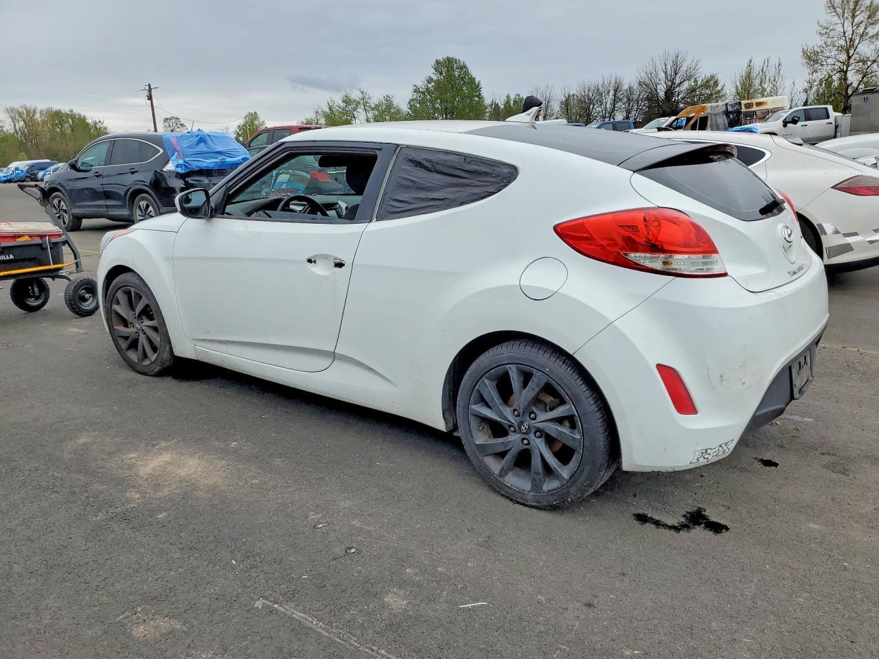 2016 Hyundai Veloster - zdjęcie 2