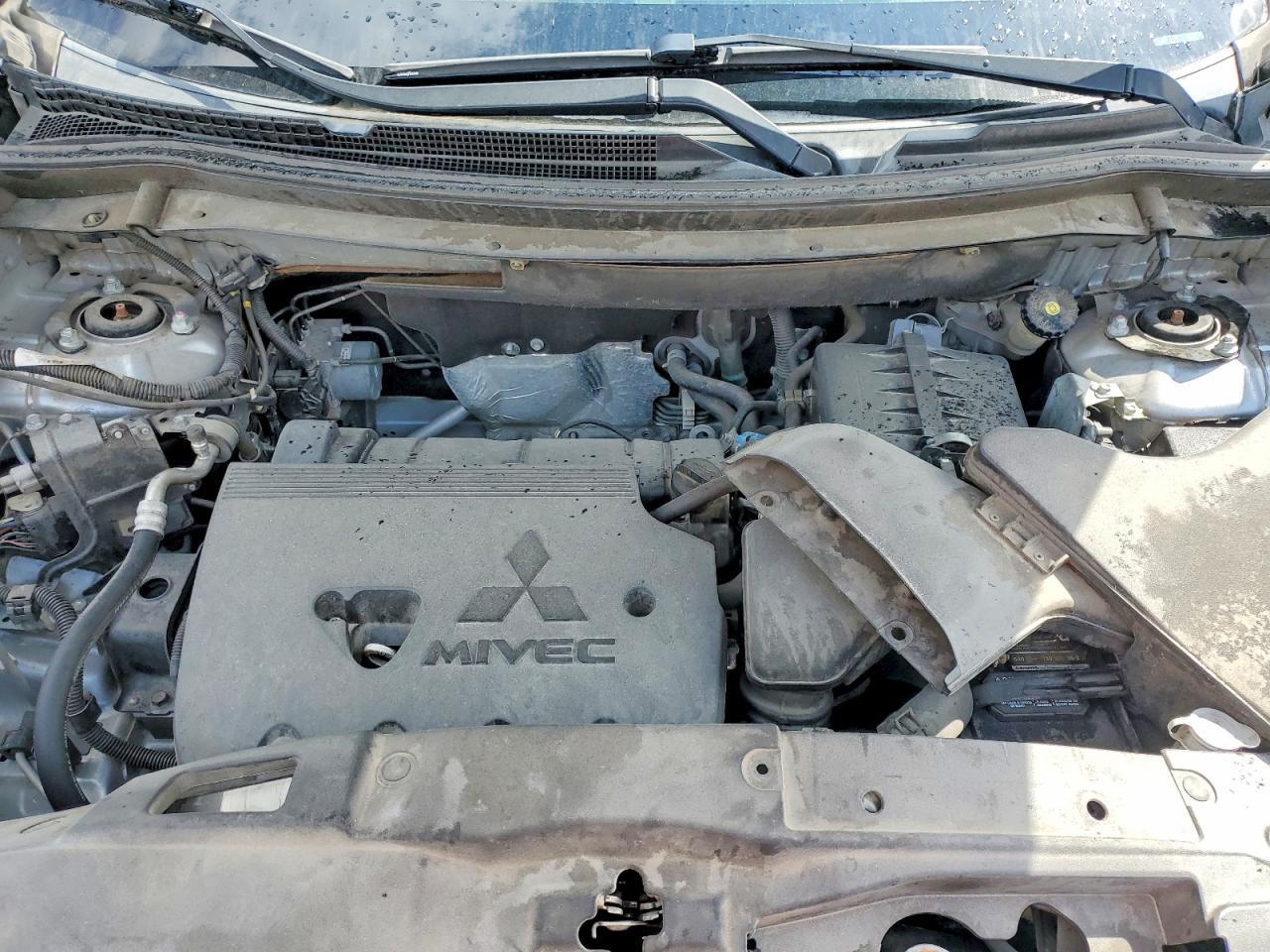 2020 Mitsubishi Outlander Se - zdjęcie 11