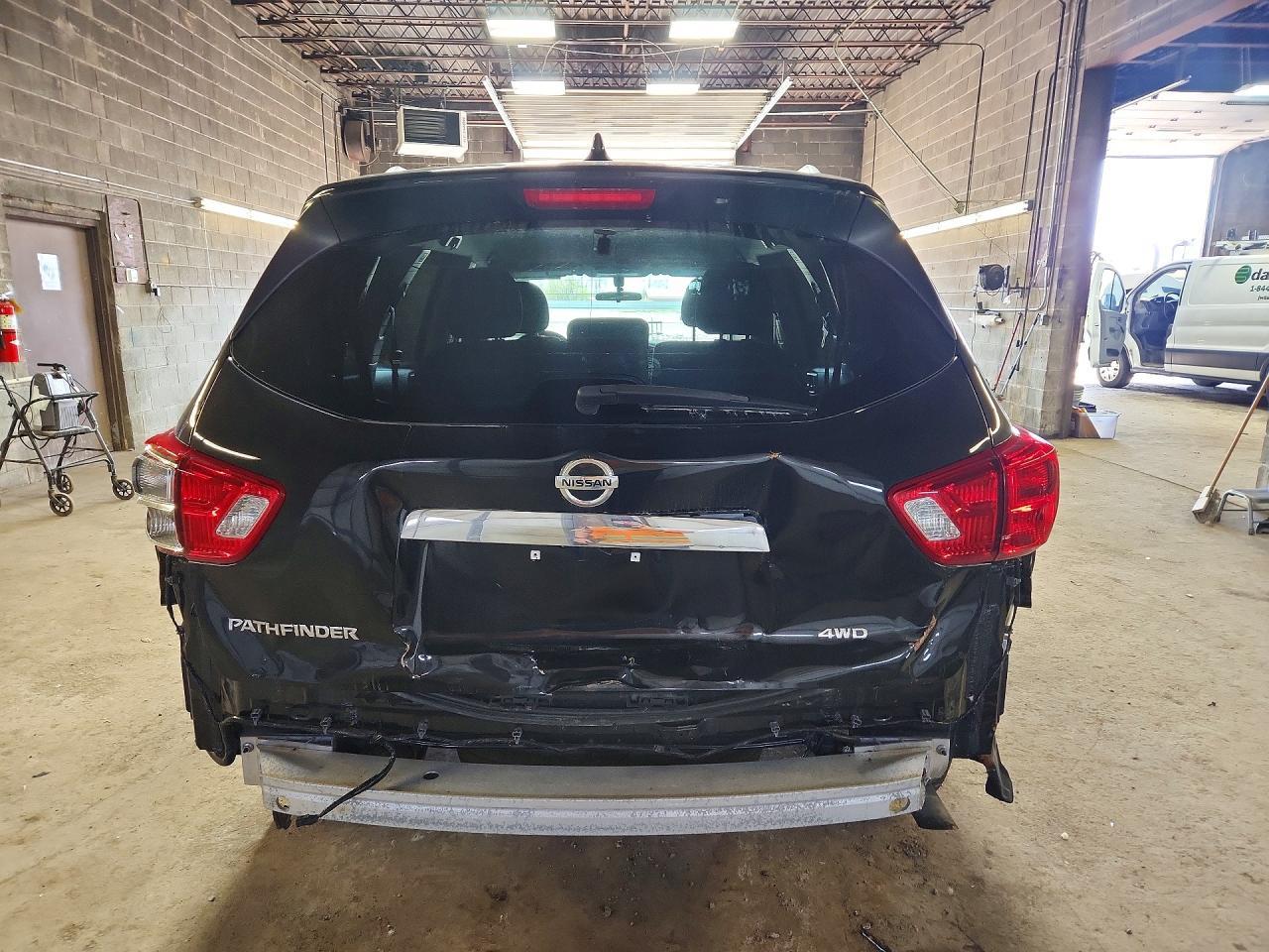 2020 Nissan Pathfinder S - zdjęcie 6