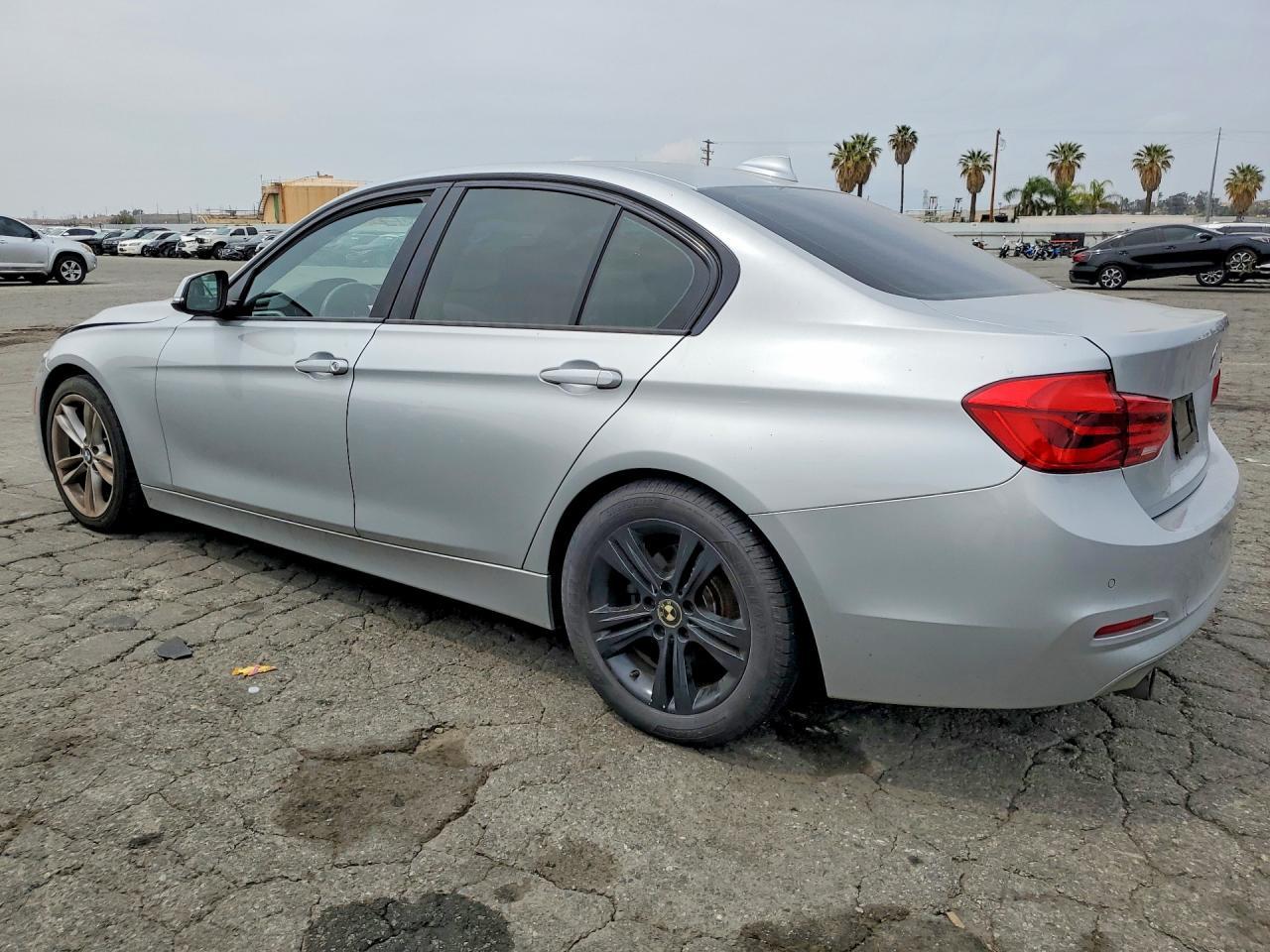 2016 BMW 320 I - zdjęcie 2
