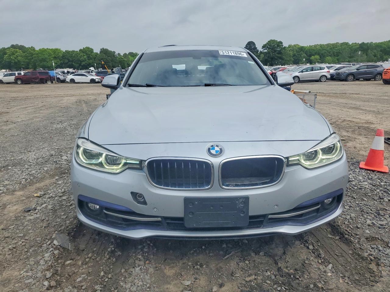 2017 BMW 330 Xi - zdjęcie 5