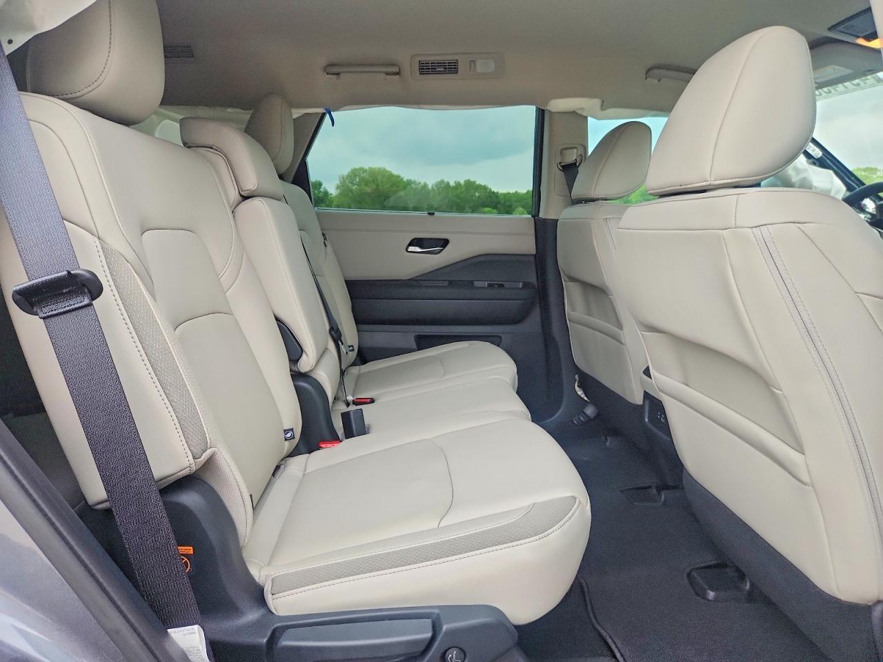 2025 Nissan Pathfinder Sl - zdjęcie 11