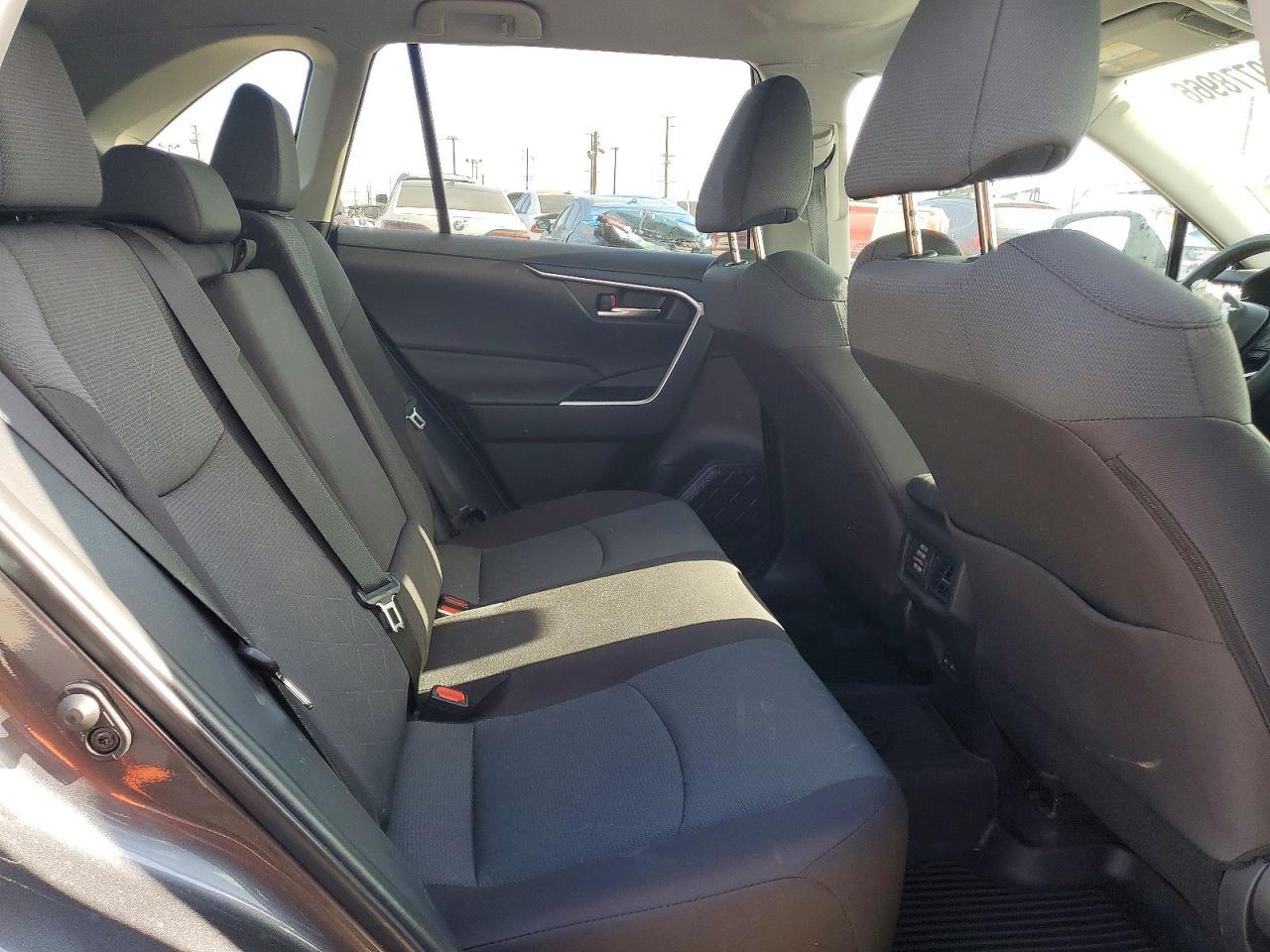 2025 Toyota Rav4 Xle - zdjęcie 11