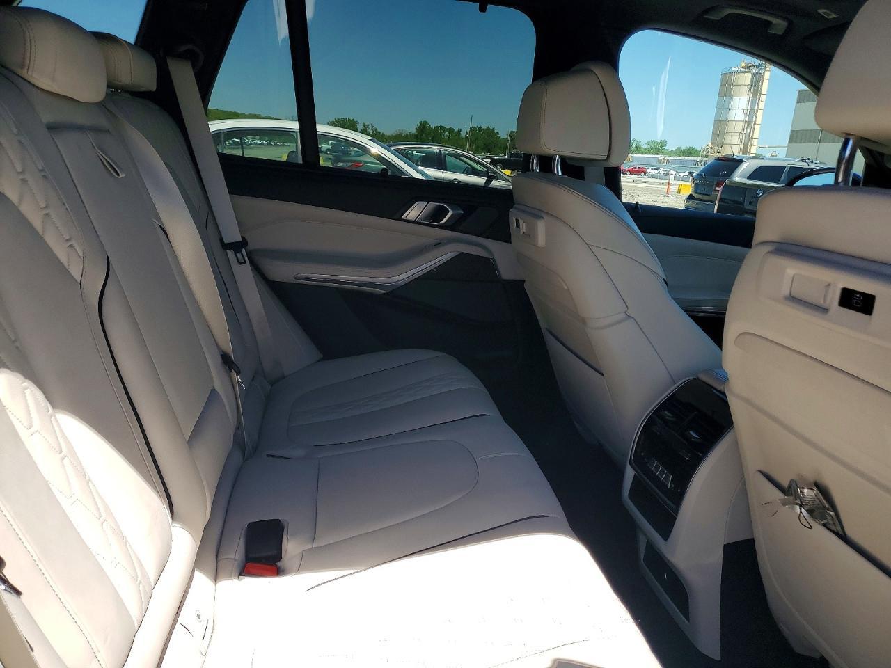 2021 BMW X5 M50I - zdjęcie 11