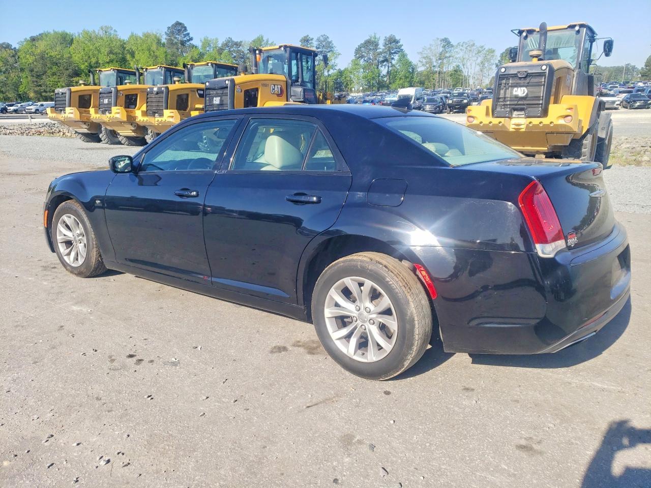 2016 Chrysler 300 Limited - zdjęcie 2