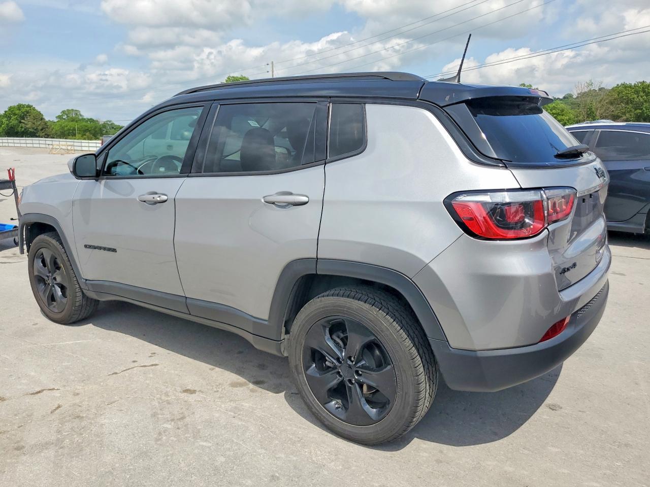2018 Jeep Compass Latitude - zdjęcie 2