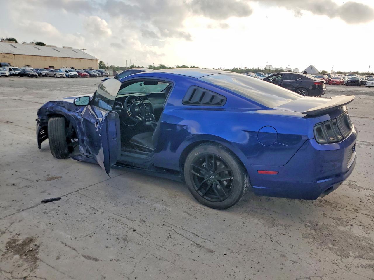 2014 Ford Mustang - zdjęcie 2