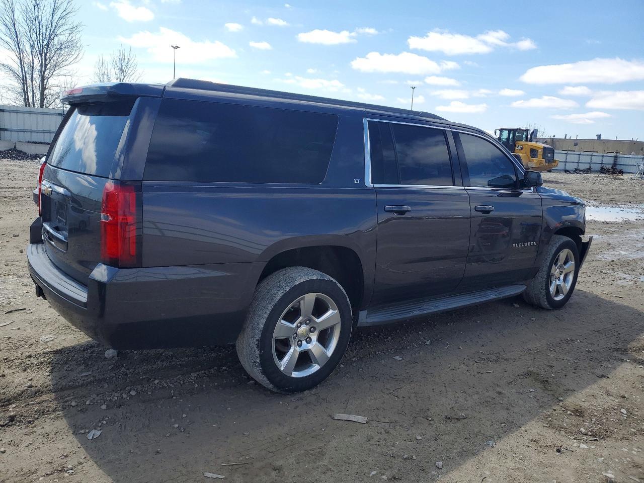 2015 Chevrolet Suburban K1500 Lt - zdjęcie 3