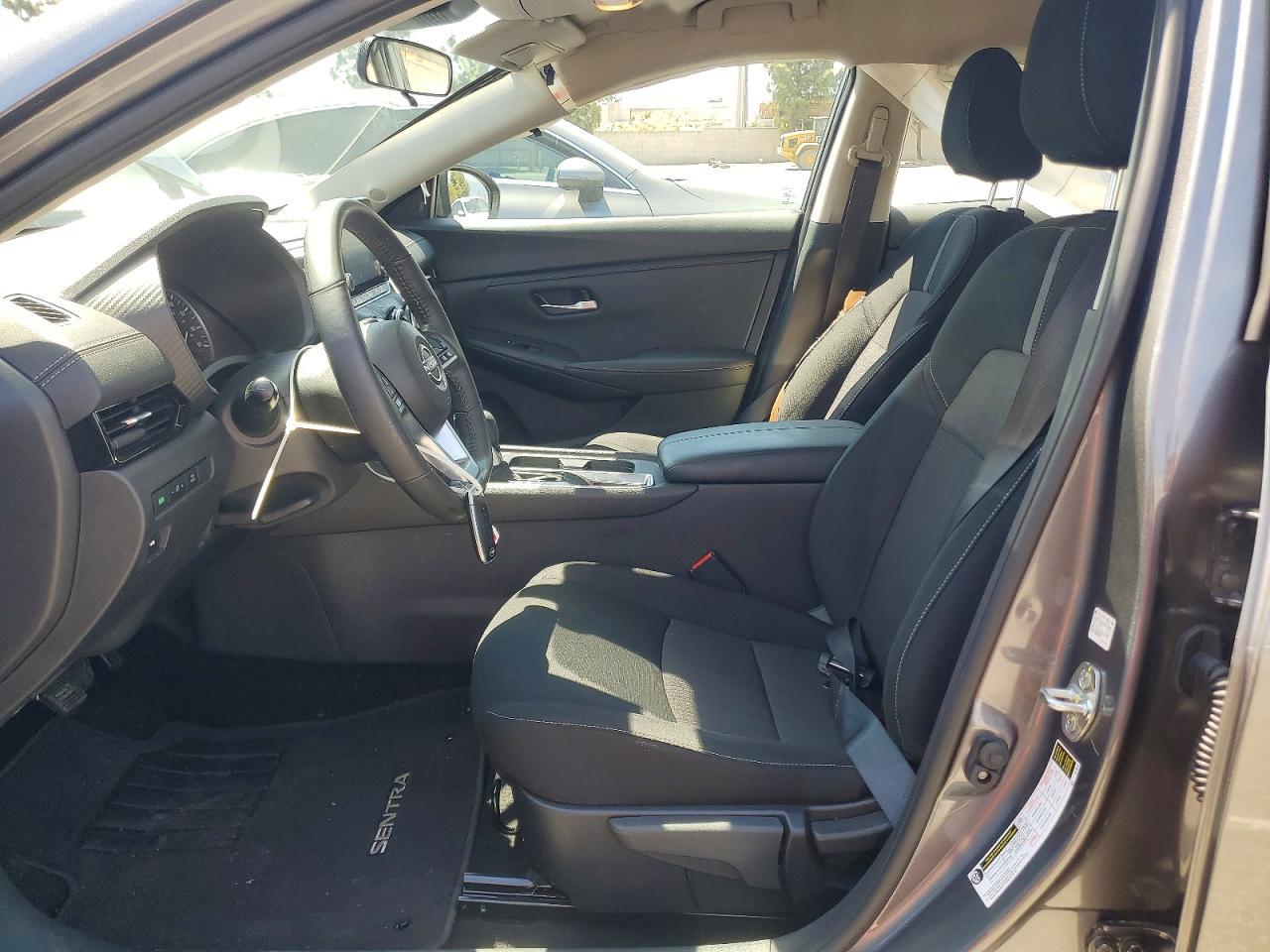 2025 Nissan Sentra Sv - zdjęcie 7