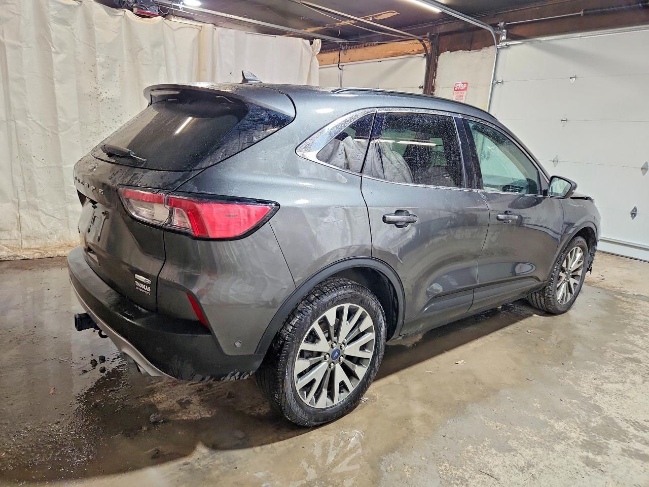 2020 Ford Escape Titanium - zdjęcie 3