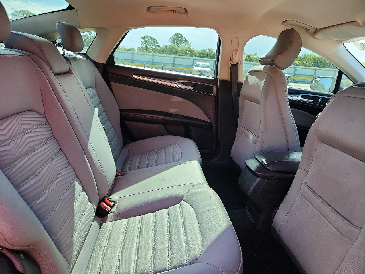 2016 Ford Fusion S - zdjęcie 10