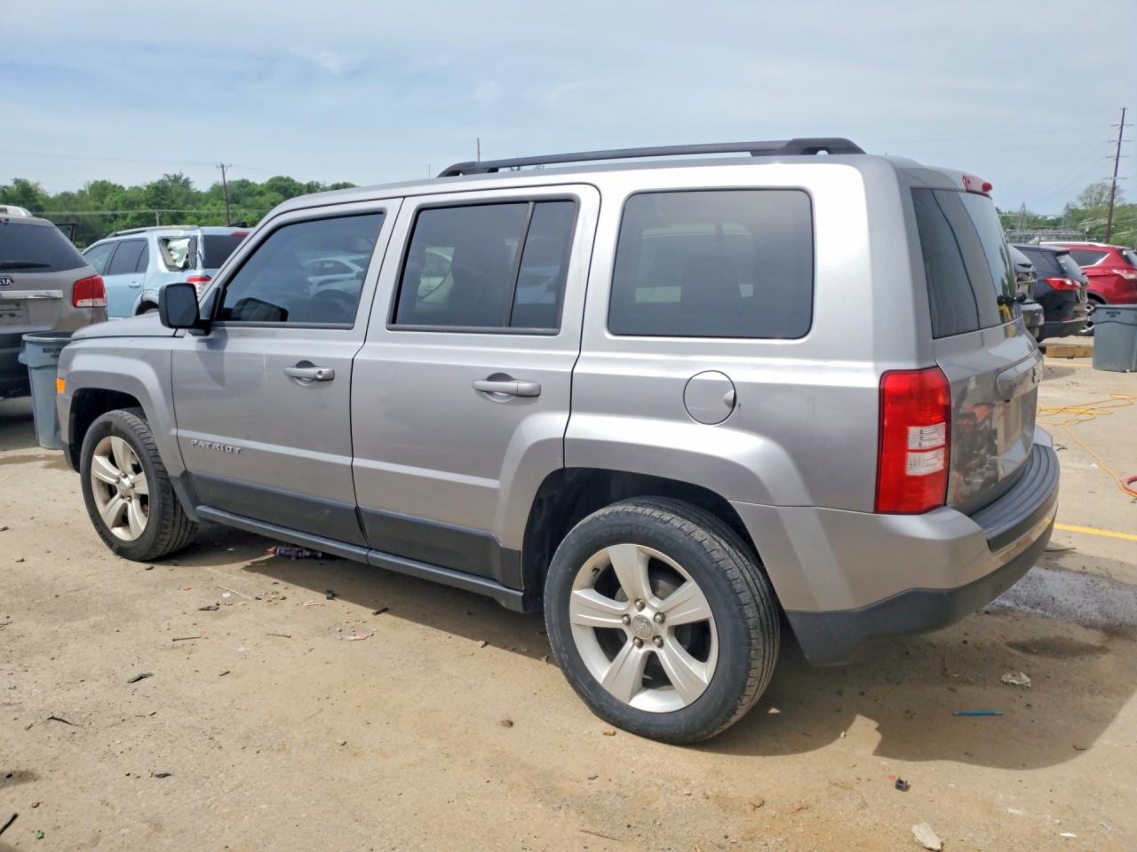 2016 Jeep Patriot Latitude - zdjęcie 2