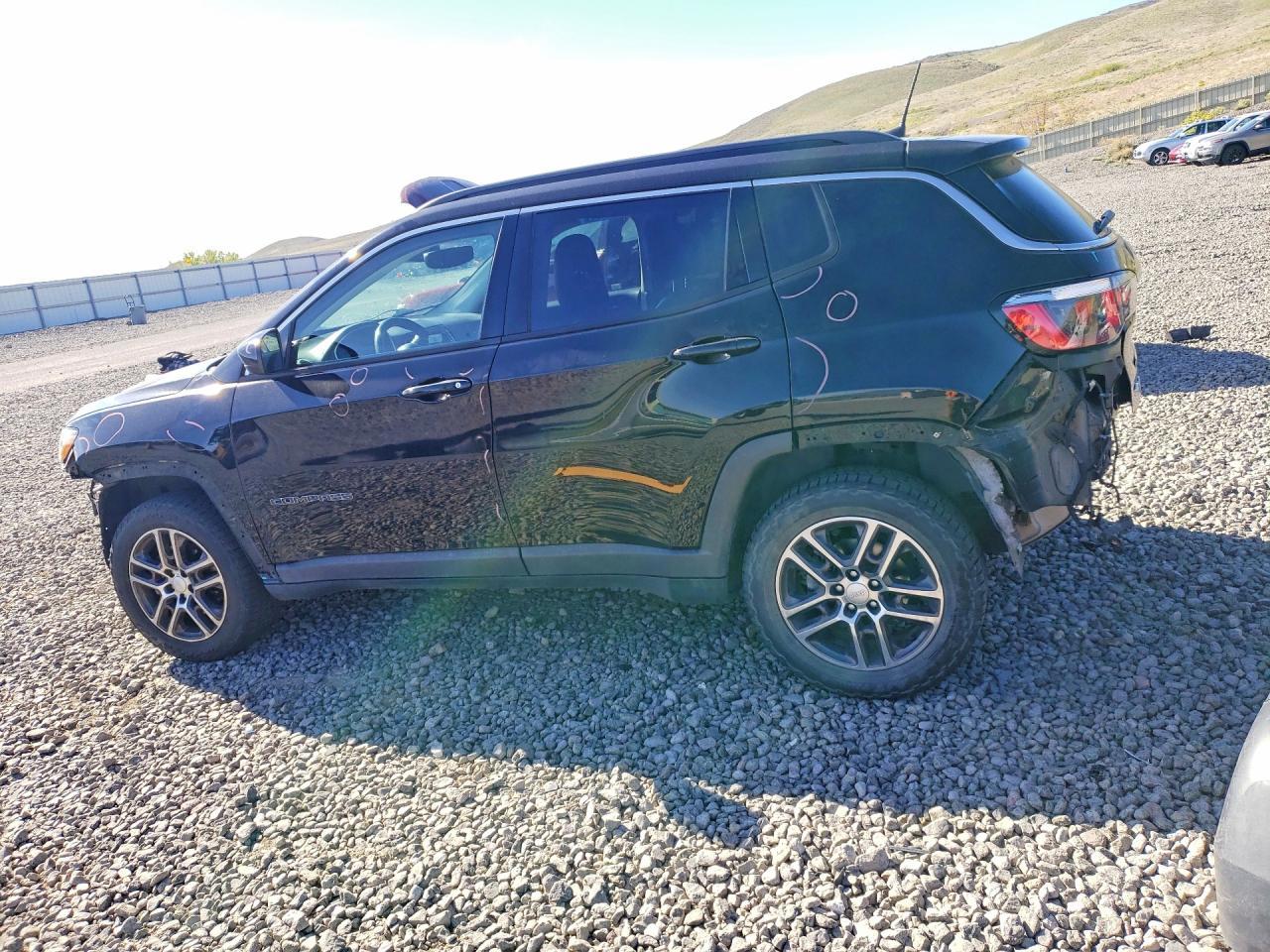 2017 Jeep Compass Latitude - zdjęcie 2
