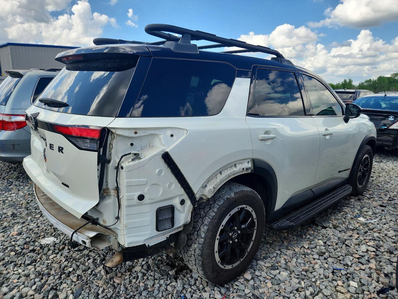 2023 Nissan Pathfinder Rock Creek - zdjęcie 3