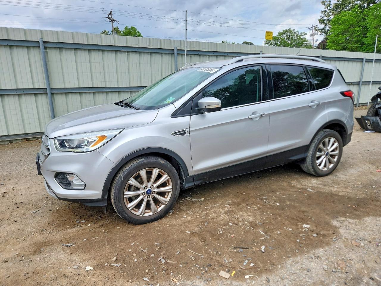 2017 Ford Escape Titanium - zdjęcie główne