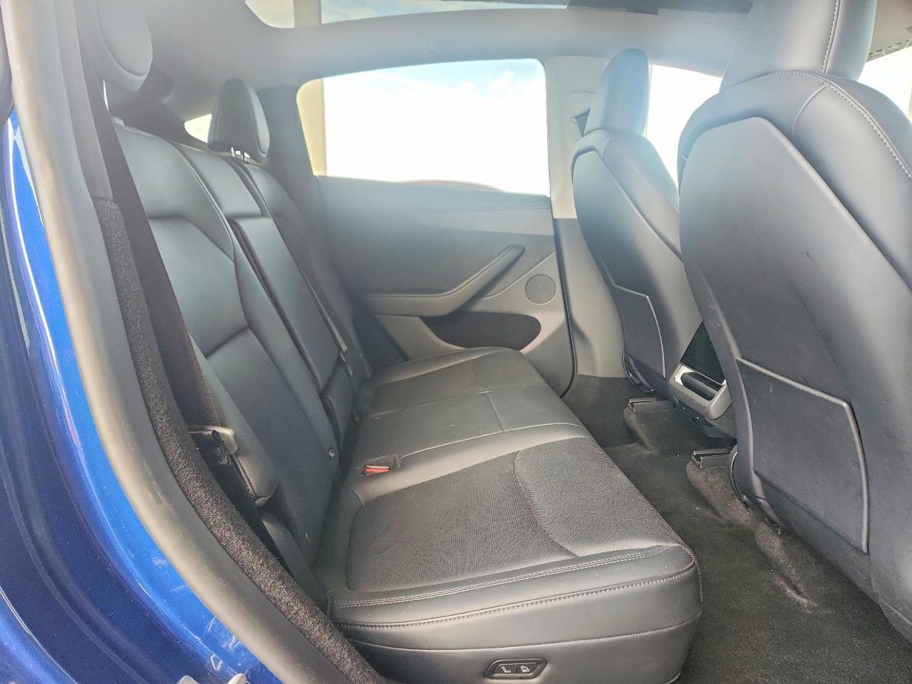 2026 Tesla Model Y - zdjęcie 10