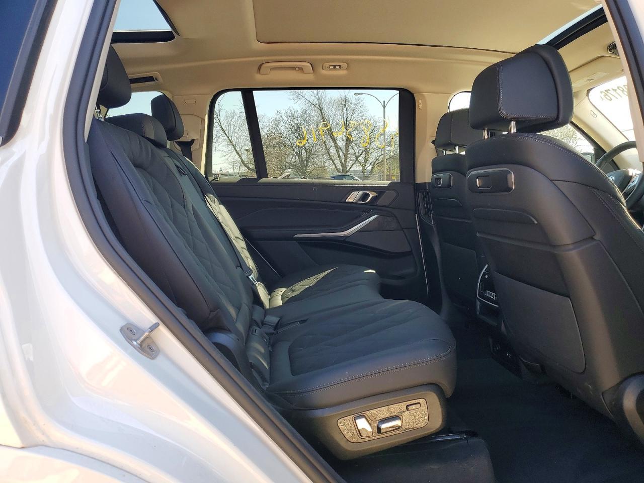 2026 BMW X7 xDrive40I - zdjęcie 11