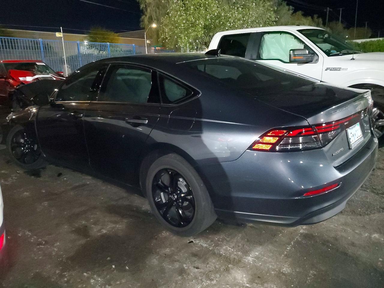 Honda Accord - zdjęcie 2