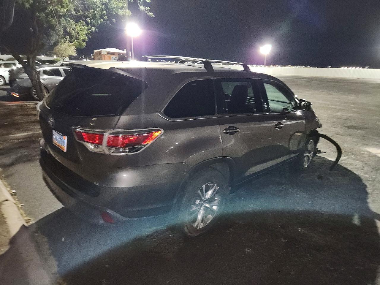 2016 Toyota Highlander Le Plus - zdjęcie 3