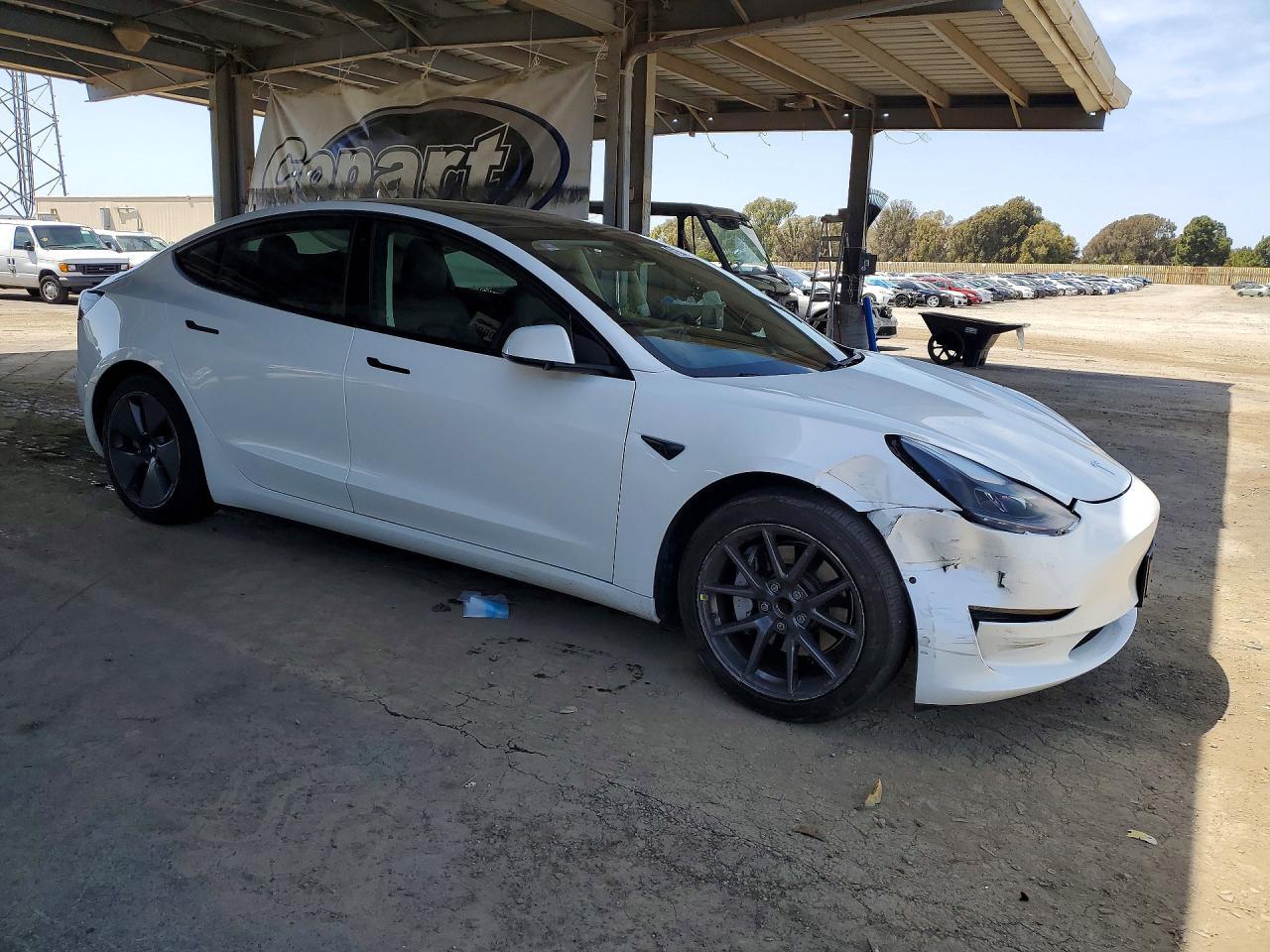 2021 Tesla Model 3 - zdjęcie 4