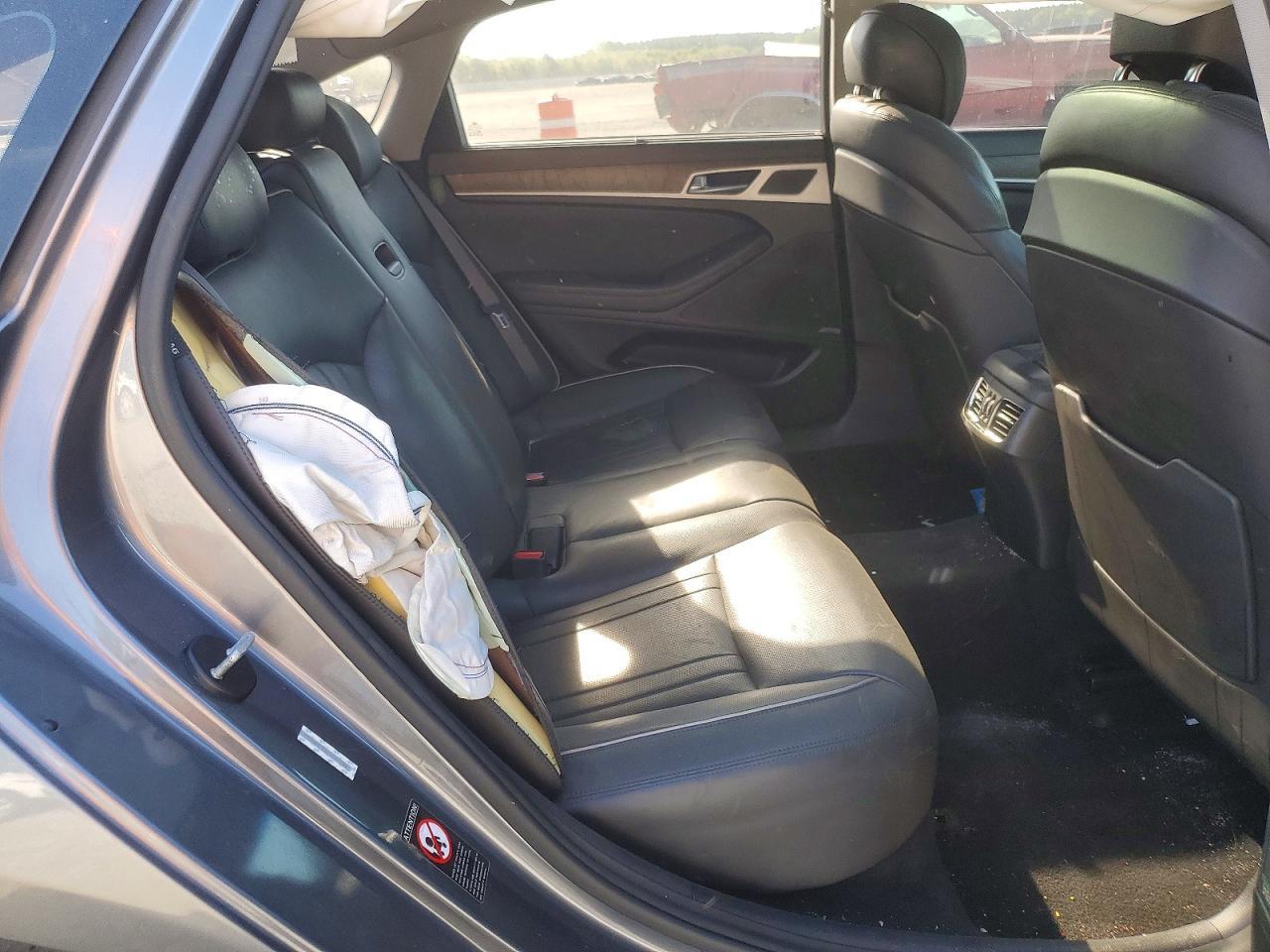 2015 Hyundai Genesis 3.8L - zdjęcie 10