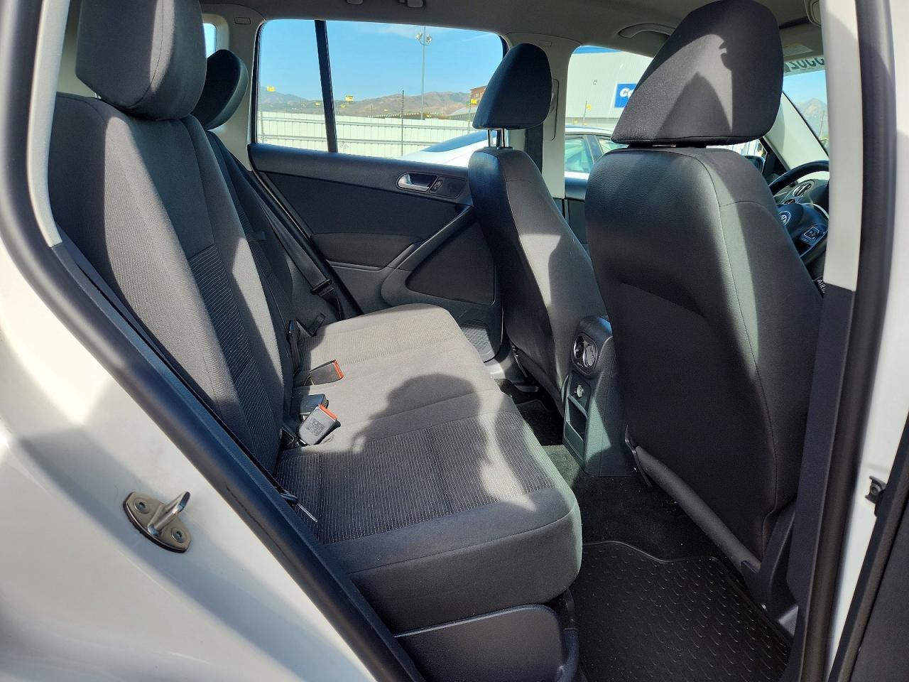 2013 Volkswagen Tiguan S - zdjęcie 10
