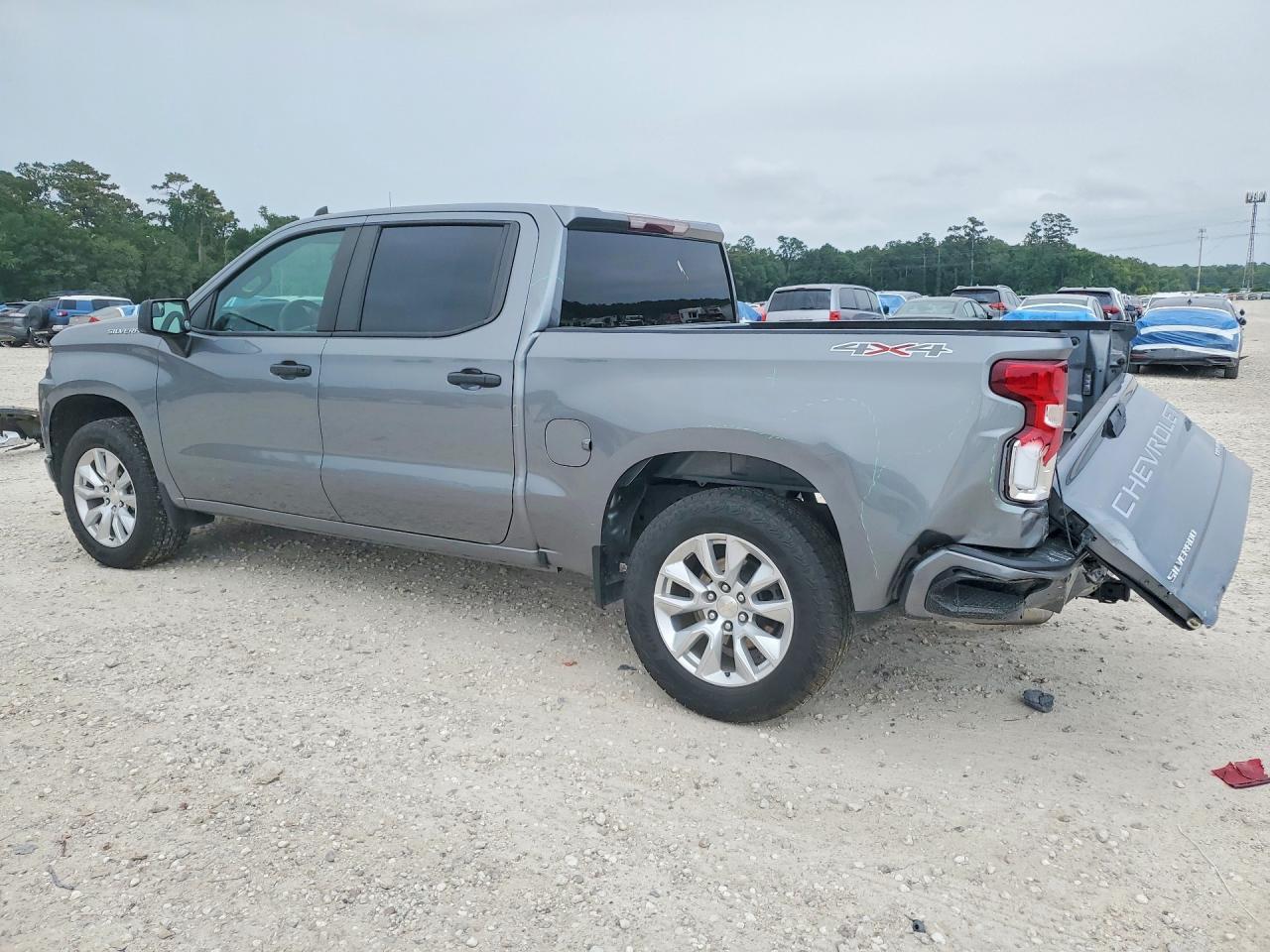 2022 Chevrolet Silverado Ltd K1500 Custom - zdjęcie 2