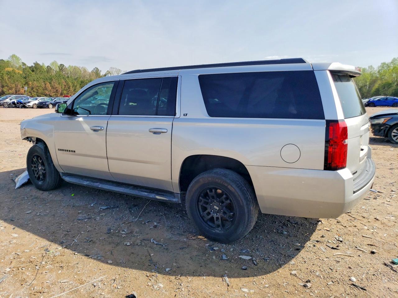 2019 Chevrolet Suburban K1500 Lt - zdjęcie 2