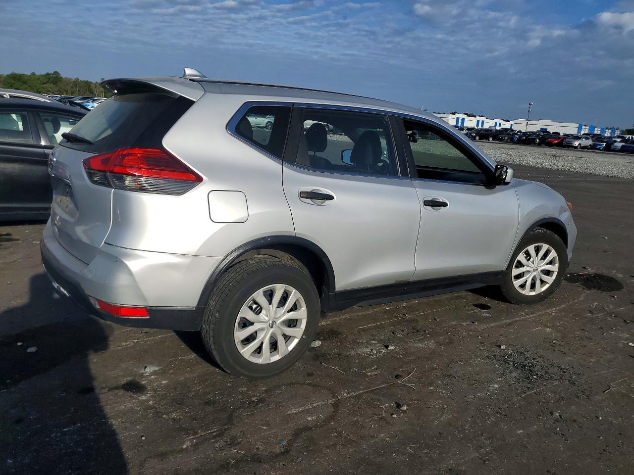 2017 Nissan Rogue S - zdjęcie 3