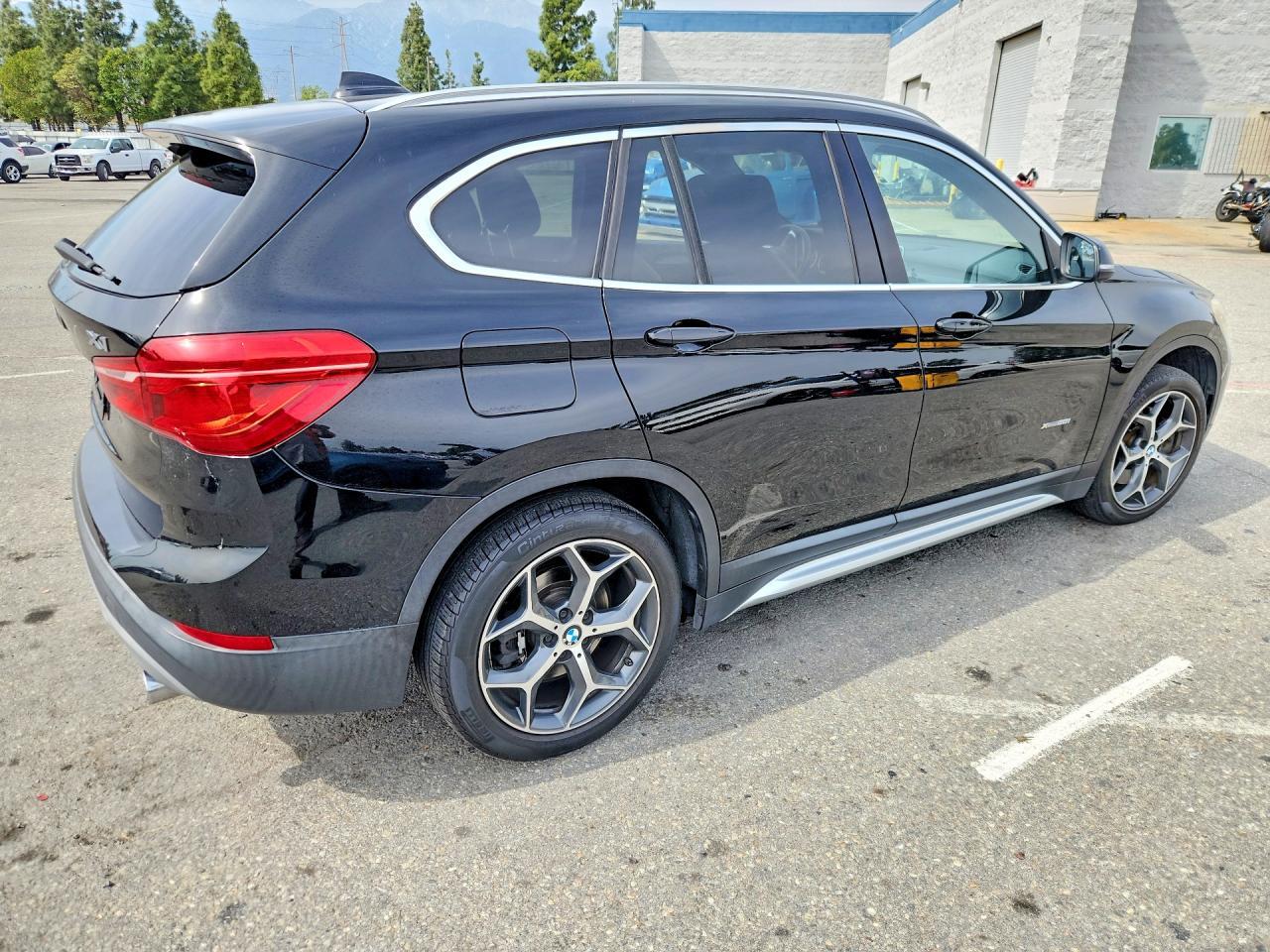 2016 BMW X1 xDrive28I - zdjęcie 3