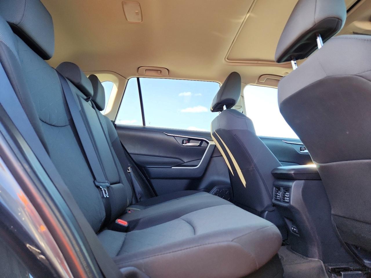2024 Toyota Rav4 Hybrid Xle - zdjęcie 11
