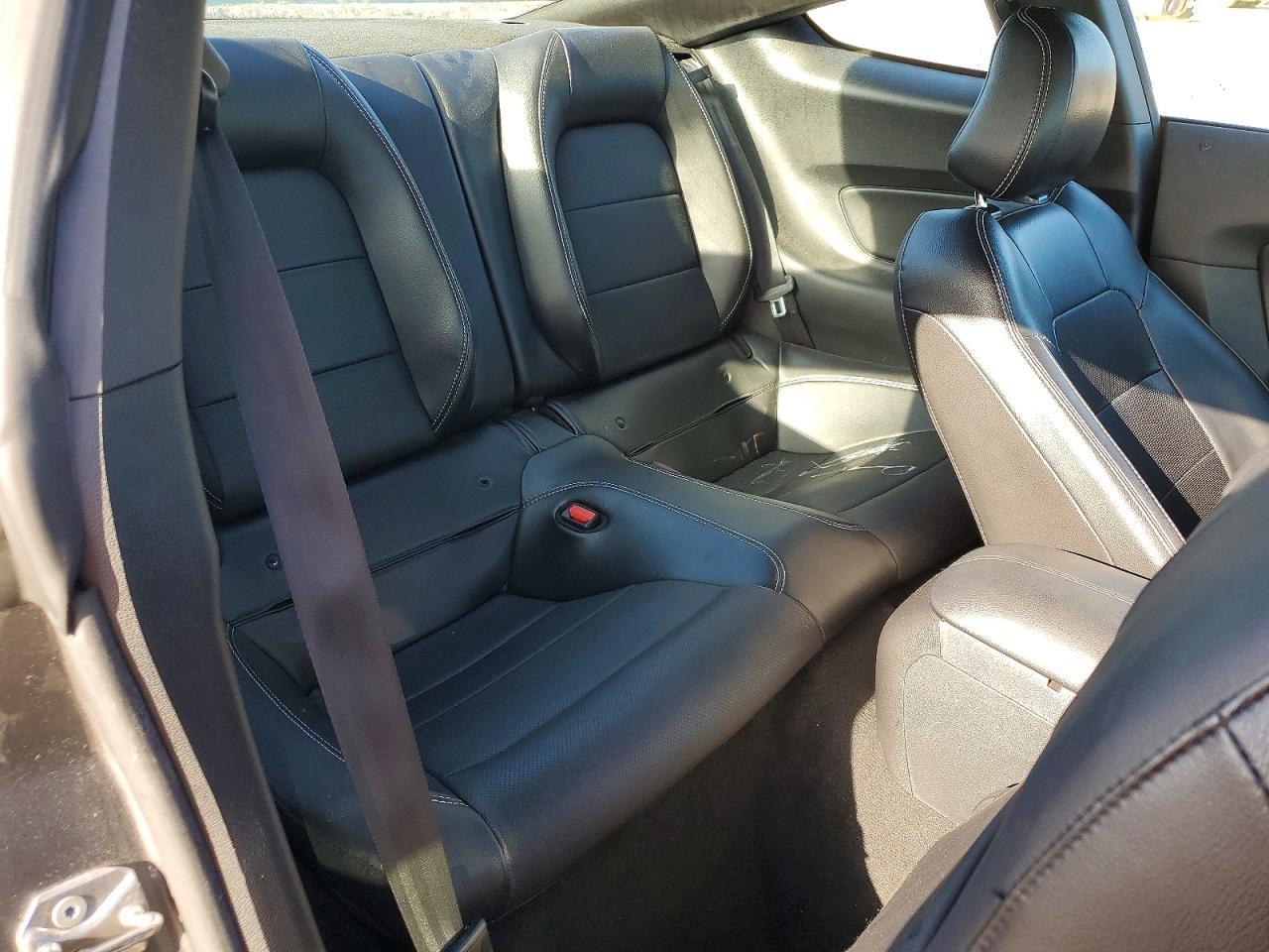 2021 Ford Mustang - zdjęcie 10