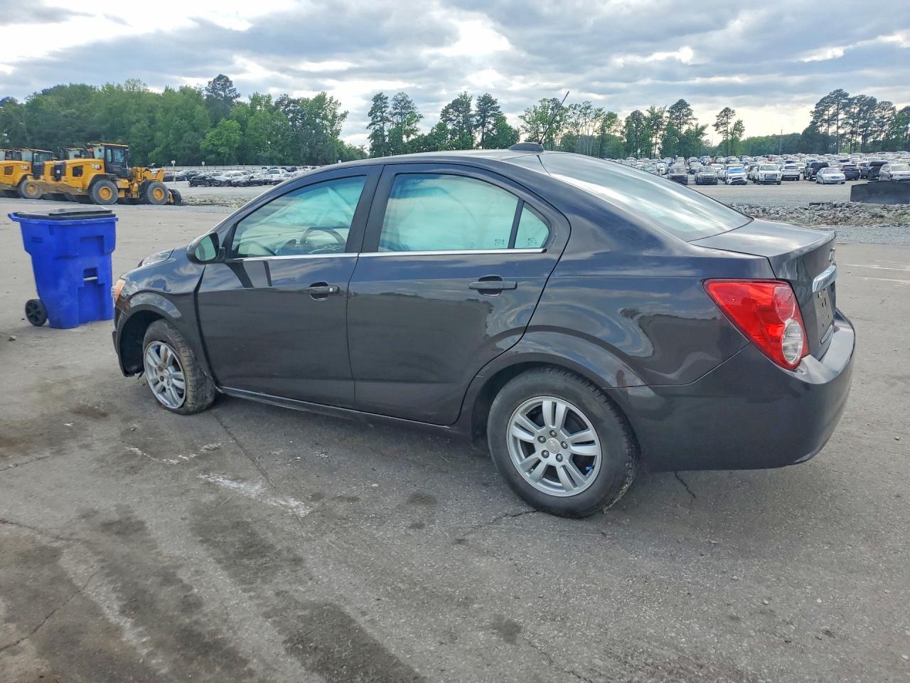2015 Chevrolet Sonic Lt - zdjęcie 2